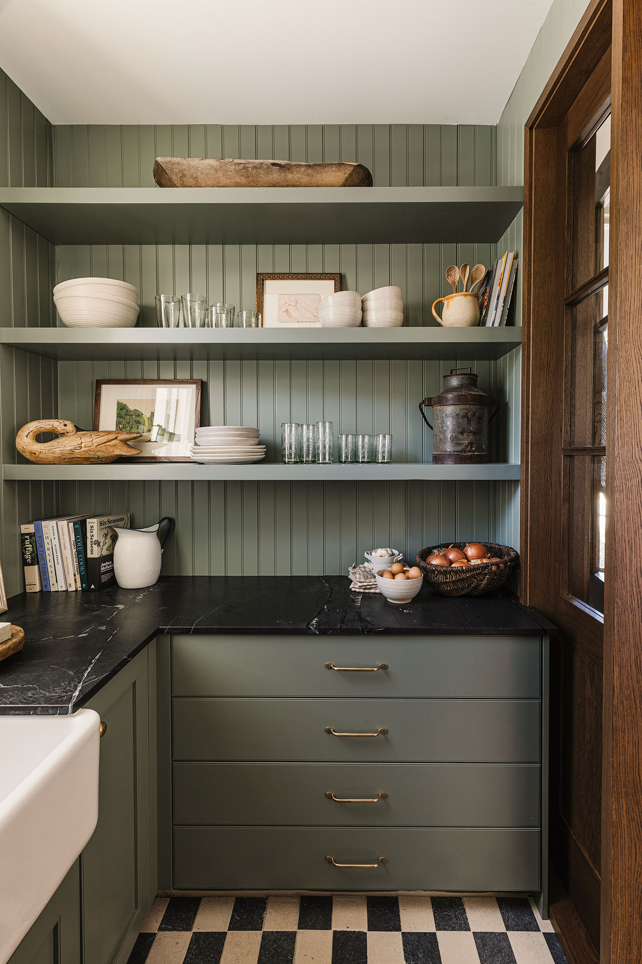 The English Country Kitchen  Collected. A Journal by Modern Nest